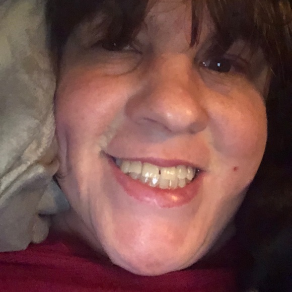 Meet your Posher, Liz - Picture 1 of 2